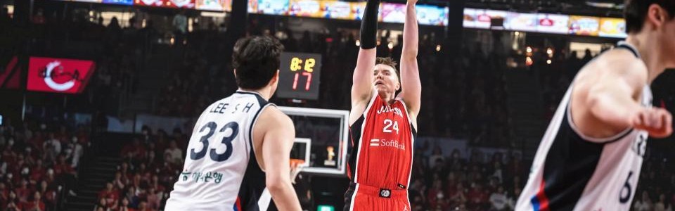 乐动体育-78-72，中国男篮传来喜讯！日本帮大忙了，晋级形势豁然开朗